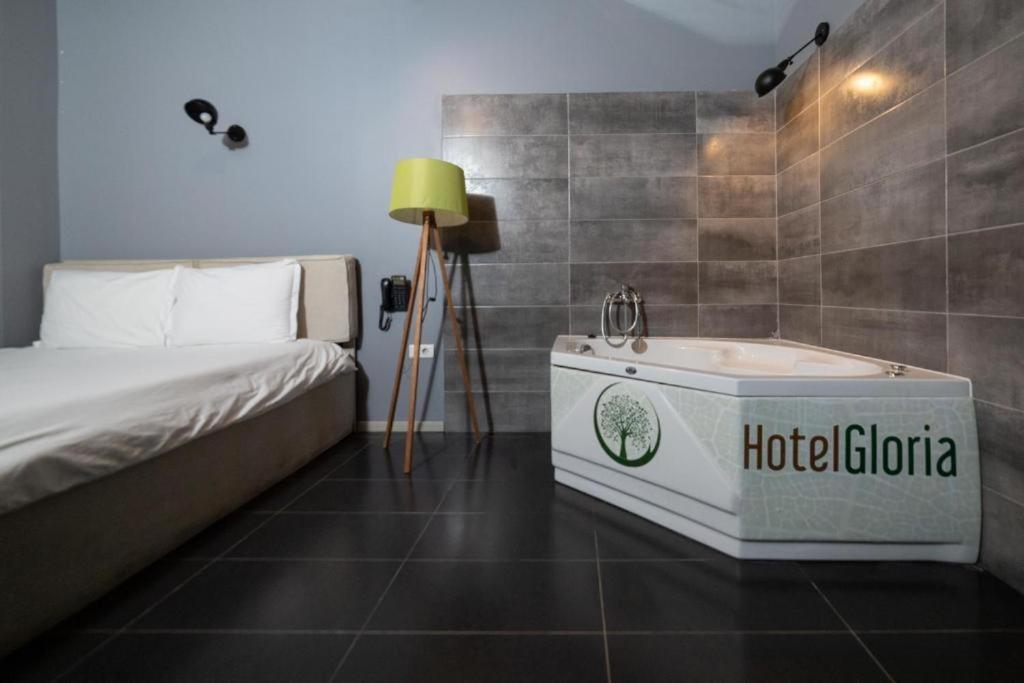 Hotel Gloria Ks Приштина Экстерьер фото
