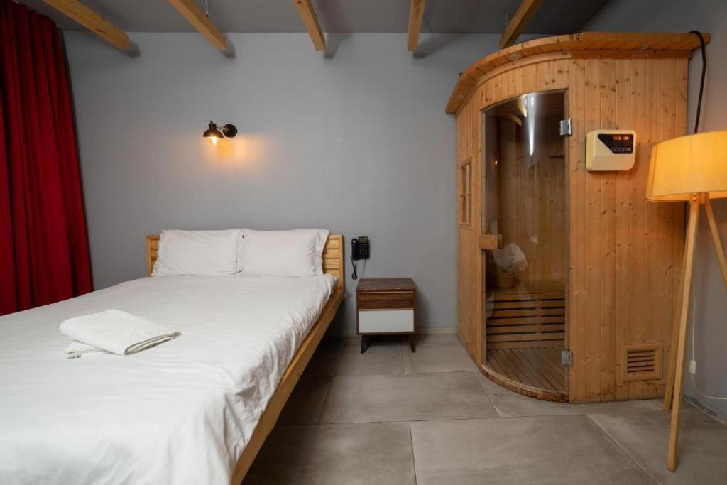 Hotel Gloria Ks Приштина Экстерьер фото