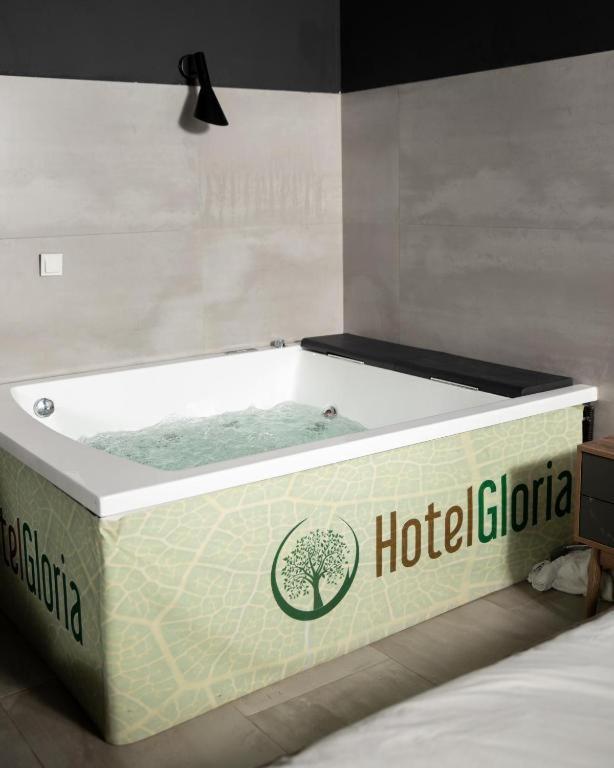 Hotel Gloria Ks Приштина Экстерьер фото