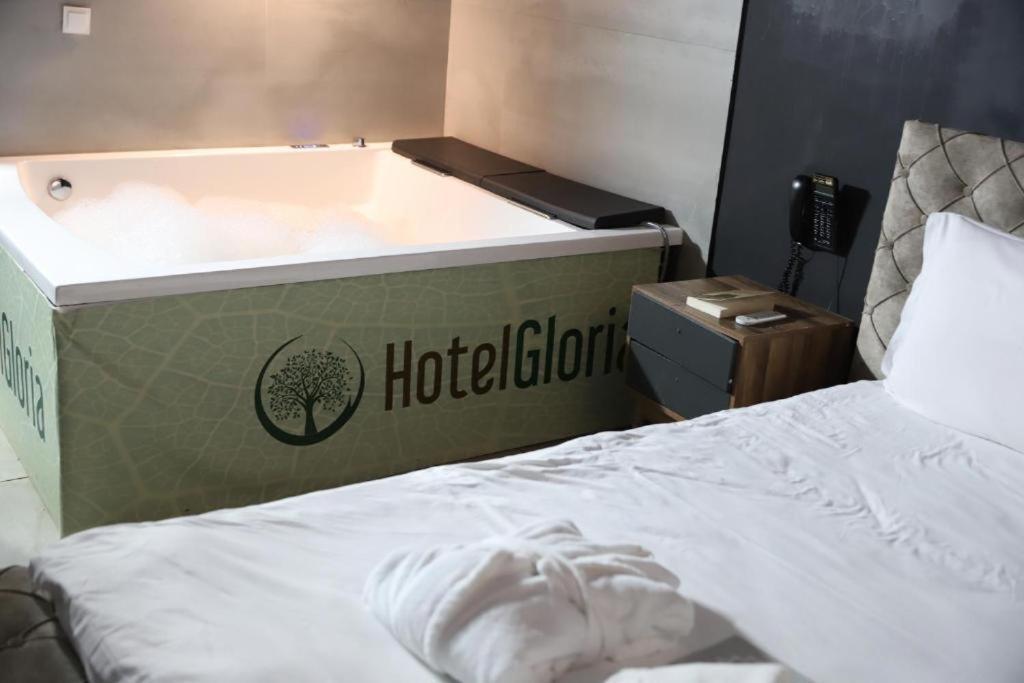 Hotel Gloria Ks Приштина Экстерьер фото
