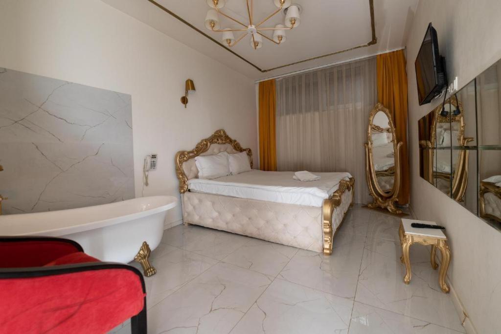 Hotel Gloria Ks Приштина Экстерьер фото
